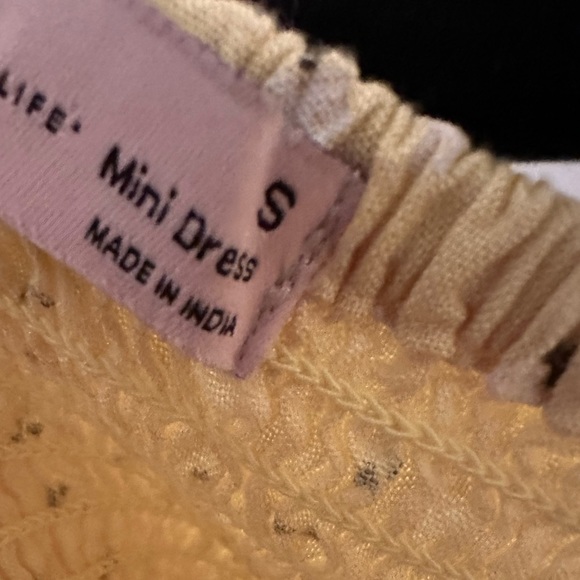 SO Yellow Floral Mini Dress Size S Capped Sleeves With Ruffles On Bottom - Picture 4 of 4